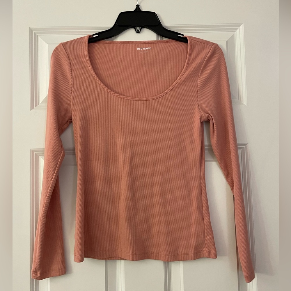 Scoop neck long sleeve top